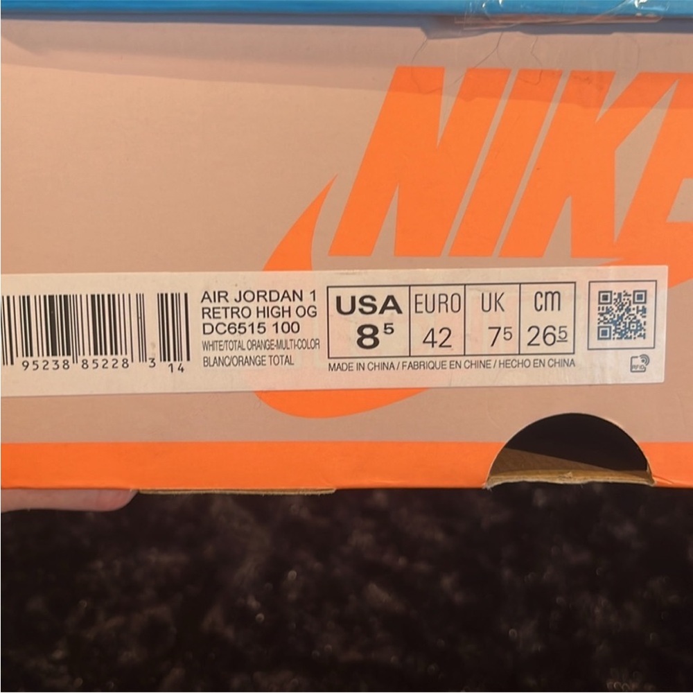 Nike Air Jordan 1 Retro High OG - Picture 7 of 8